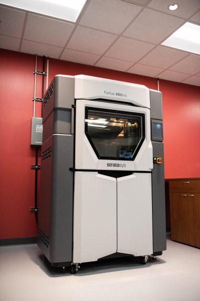 Fortus 450mc工业3D打印机安装在IChth华体会全站appAMP