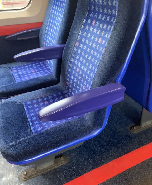 hth华体会全站app英国客运列车上的3D打印替换部分扶手