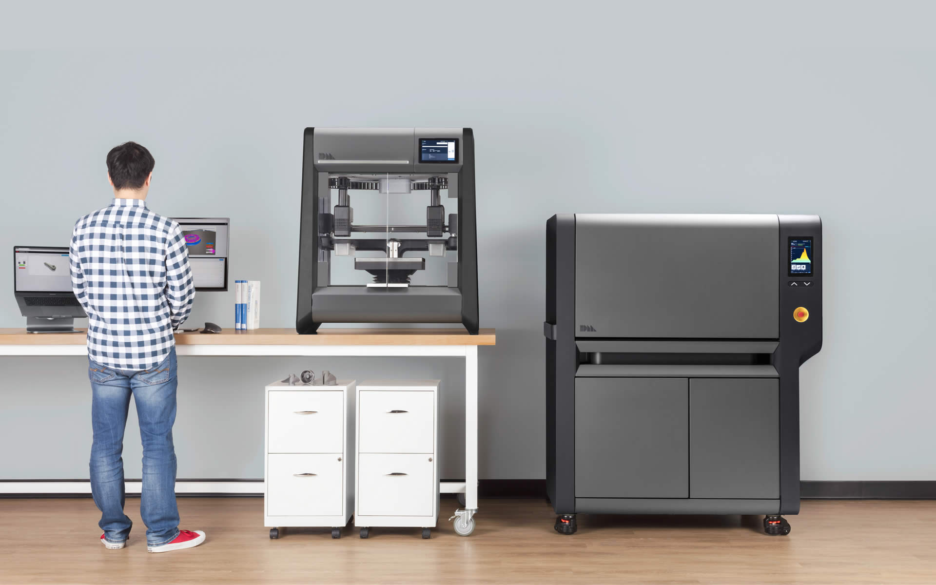 设计金属工作室系统est le premier système d'impression 3D en métal abordahth华体会全站appble et adapté au bureau。